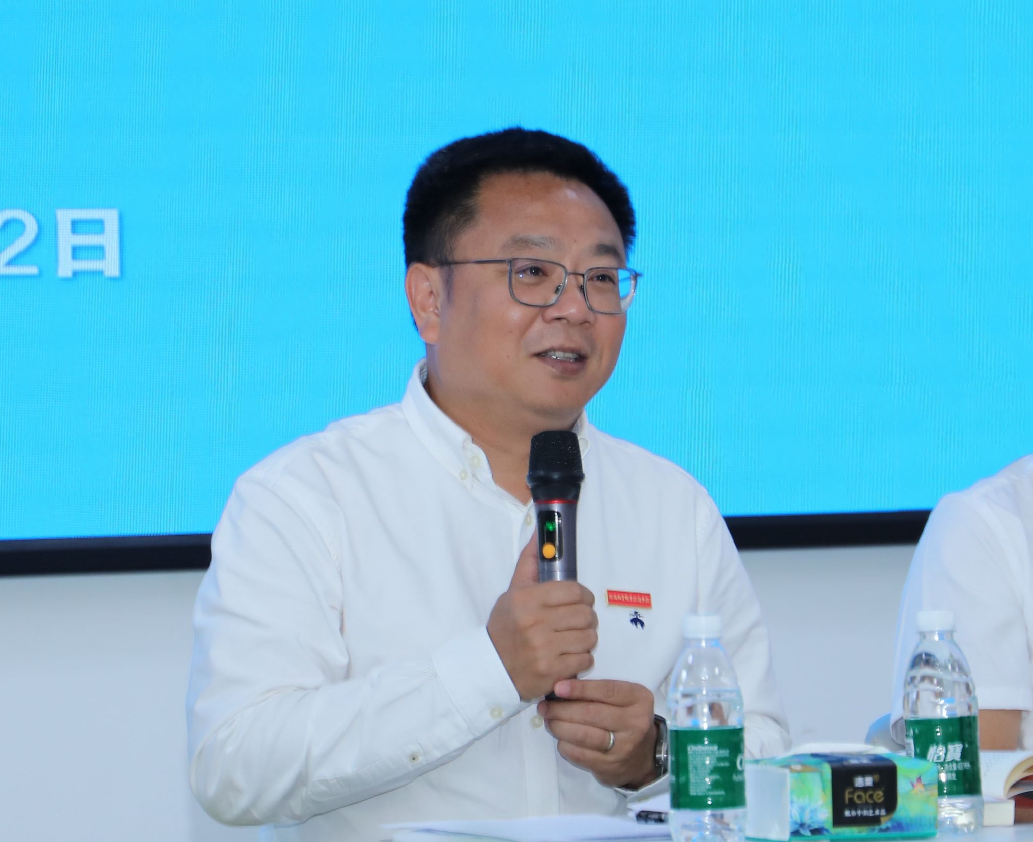 海经贸举行“书记·校长有约”——校领导与青年学生面对面座谈会