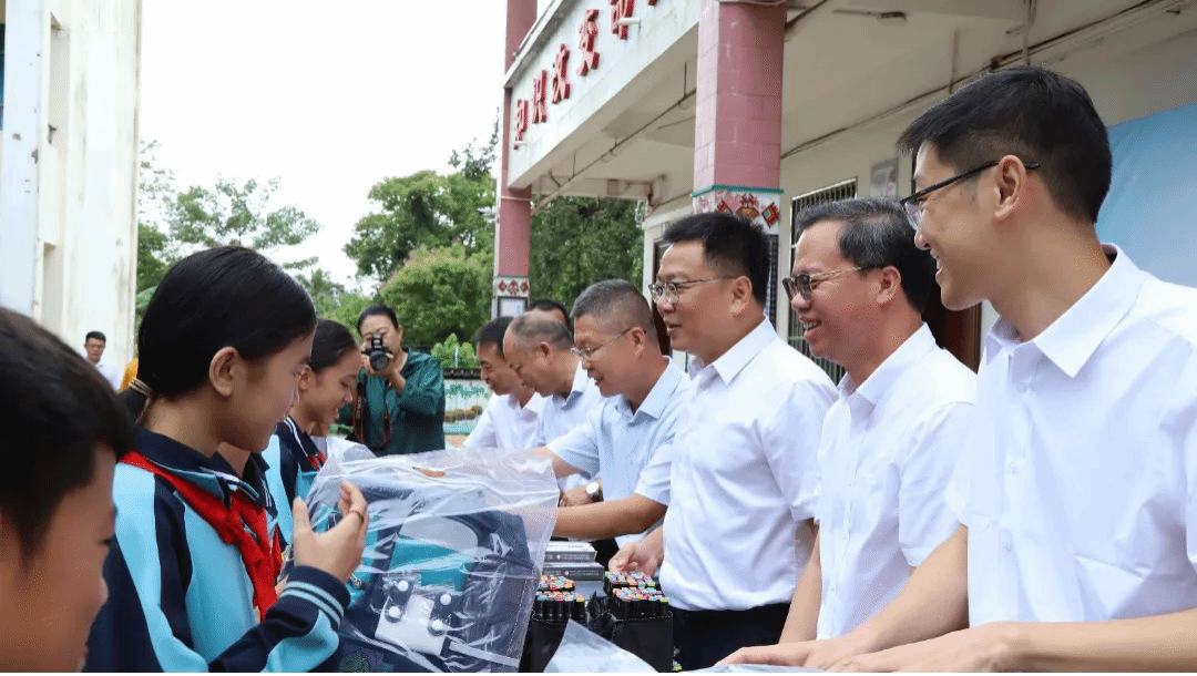 海经贸师生志愿者赴水头小学开展“育苗圆梦”助学活动